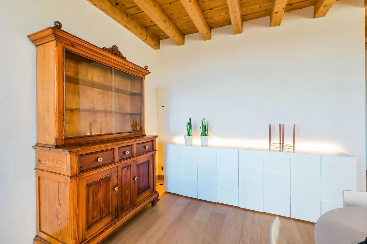 Feel - Pareto Apartment Bergamo 0*,  Włochy